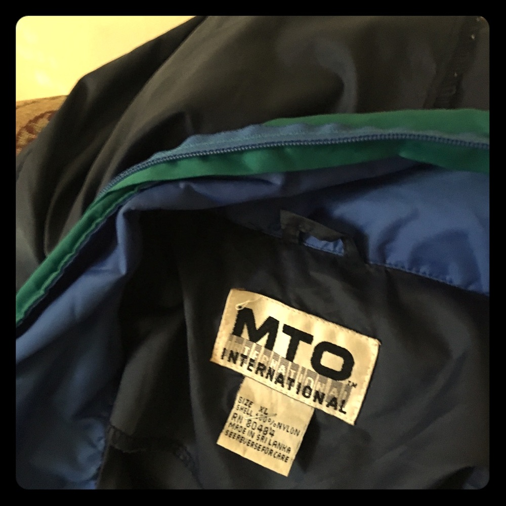 Vintage ‘90s MTO International windbreaker